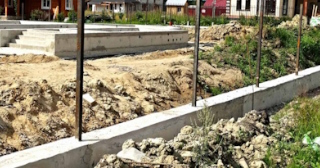 Фундамент под забор заказать в Мурманске - заливка фундамента для забора | от 1559 за п.м.